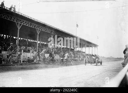 Harry Grant dans Alco car Winning Cup Race, 1910, photo de Kadel, 1910. Banque D'Images