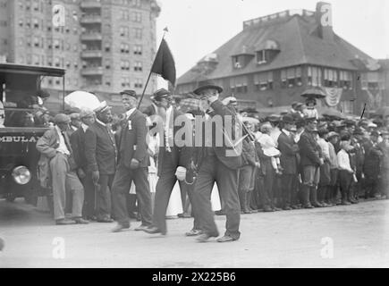 G.A.R. Parade, 1910. La Grande Armée de la République (G.A. R.) était une organisation fraternelle importante formée après la guerre de Sécession. Il a fourni un espace pour les anciens combattants de l'Union honorablement libérés pour socialiser, partager des expériences et travailler à des objectifs communs. Banque D'Images