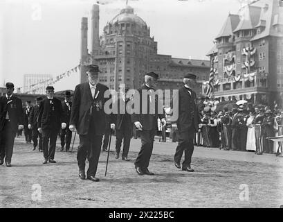 G.A.R. Parade, 1910. La Grande Armée de la République (G.A. R.) était une organisation fraternelle importante formée après la guerre de Sécession. Il a fourni un espace pour les anciens combattants de l'Union honorablement libérés pour socialiser, partager des expériences et travailler à des objectifs communs. Banque D'Images