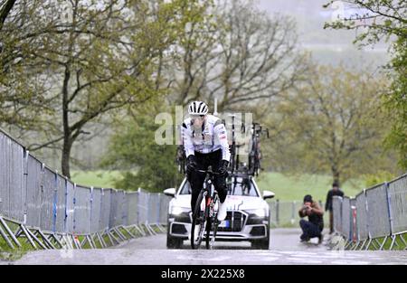 Remouchamps, Belgique. 19 avril 2024. Le slovène Tadej Pogacar de l'équipe Émirats Arabes Unis photographié en action lors d'une séance d'entraînement et de reconnaissance sur piste, sur la « Côte de la Redoute », à Remouchamps, Aywaille, avant la course cycliste Liège-Bastogne-Liège d'une journée, vendredi 19 avril 2024. BELGA PHOTO ERIC LALMAND crédit : Belga News Agency/Alamy Live News Banque D'Images