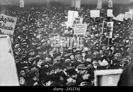 Socialists in Union Square, N.Y.C. photo, 1er mai 1912 - bain Coll., 1912. Banque D'Images