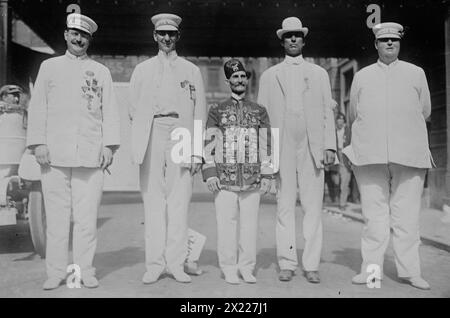 Les 4 plus grands Shriners à Rochester (de bout en bout, ils sont de 26 pieds. 1 po), entre c1910 et c1915. Banque D'Images