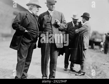 J. J. Hill &amp ; Carl Gray, entre c1910 et c1915. Montre les dirigeants des chemins de fer James Jerome Hill (1838-1916) et Carl Raymond Gray (1867-1939). Banque D'Images