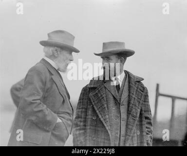 J.J. Hill, L.W. Hill, entre c1910 et c1915. Montre James Jerome Hill, directeur du chemin de fer (1838-1916) avec son fils Lewis W. Hill. Banque D'Images