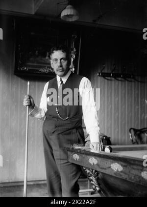 Alfredo de Oro, joueur de billard cubain, entre c1910 et c1915. Banque D'Images