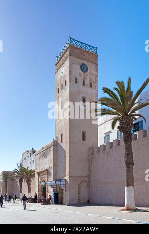 Essaouira, Maroc - janvier 29 2019 : Tour de l'horloge près de Bab Mouley Youssef est l'un des monuments les plus reconnaissables de la Médina. Banque D'Images