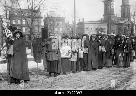 Randonnée du suffrage à Wash'n, 1913. Montre des randonneurs de suffrage qui ont pris part à la randonnée du suffrage de New York à Washington, D.C. qui a rejoint le défilé de la National American Woman suffrage Association le 3 mars 1913. Banque D'Images