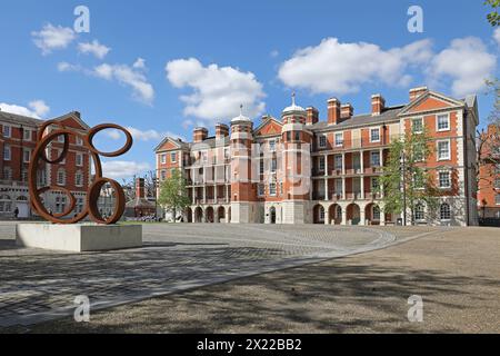 Chelsea College of Art (anciennement Royal Army Medical College), John Islip Street, Westminster. Bloc E élévation sud, cour et café. Banque D'Images