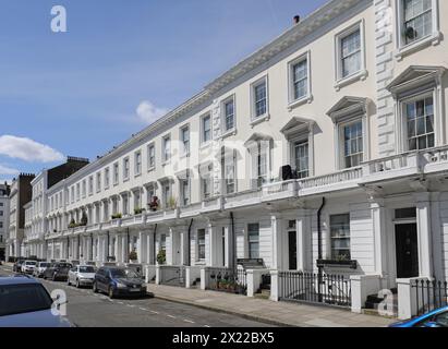 Élégantes maisons de style Régence sur Denbigh place dans le quartier de Pimlico à Londres - entre Westminster et Chelsea. Banque D'Images