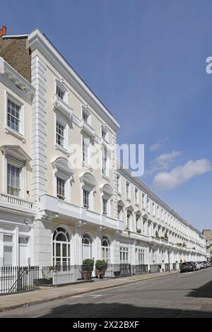 Élégantes maisons de style Régence sur Denbigh place dans le quartier de Pimlico à Londres - entre Westminster et Chelsea. Banque D'Images