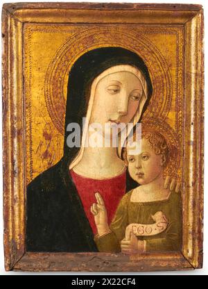 Vierge et enfant, c1465-70. Jésus lève une main dans la bénédiction, une expression solennelle sur son visage. La Vierge Marie semble pensive alors qu'elle touche doucement l'épaule de son fils, suggérant qu'elle prévoit ses souffrances futures. Plus tard dans la vie, selon l'Évangile de Saint Jean, Jésus dirait : « je suis le chemin, et la vérité, et la vie », dont les deux premiers mots&#x2014;&#x201c;Ego Su[m]&#x201d;&#x2014;apparaissent sur son rouleau. Banque D'Images