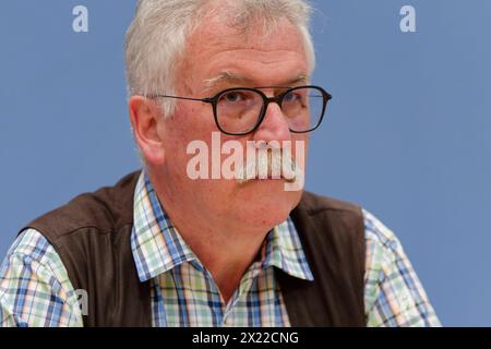 Sachverständigenrat Will Renaturierung 2024-04-19 Deutschland, Berlin - Bundespressekonferenz zum Thema : Warum Deutschland eine Politik zur Wiederherstellung der Natur braucht. IM Bild Professeur Josef Settele, Ratsmitglied des Sachverständigenrats für Umweltfragen SRU, Fachgebiet Biodiversität, *** Conseil allemand des conseillers environnementaux veut renaturation 2024 04 19 Allemagne, Berlin Conférence de presse fédérale sur pourquoi l'Allemagne a besoin d'une politique pour restaurer la nature dans l'image Professeur Josef Settele, membre du Conseil consultatif allemand sur l'environnement SRU , Division biodiversité, Banque D'Images