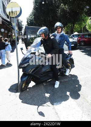 Rome, Italie. 19 avril 2024. Rome, Francesco Totti quitte le restaurant avec un ami après l'audience de séparation crédit : Independent photo Agency/Alamy Live News Banque D'Images