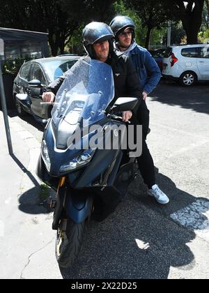 Rome, Italie. 19 avril 2024. Rome, Francesco Totti quitte le restaurant avec un ami après l'audience de séparation crédit : Independent photo Agency/Alamy Live News Banque D'Images