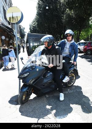 Rome, Italie. 19 avril 2024. Rome, Francesco Totti quitte le restaurant avec un ami après l'audience de séparation crédit : Independent photo Agency/Alamy Live News Banque D'Images