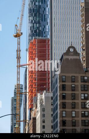 La construction se poursuit au 125 W. 57th sur Billionaires Road, 2024, New York City, États-Unis Banque D'Images