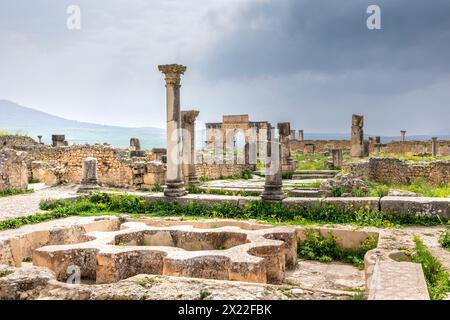 Volubilis, Maroc - 20 mars 2024 : attraction touristique et site archéologique romain situé près de Meknès. Volubilis, Maroc est une HER mondiale de l'UNESCO Banque D'Images