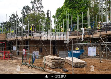 Windsor, Royaume-Uni. 19 mars 2024. De nombreux habitants de Windsor sont très déçus que le Royal Borough de Windsor et Maidenhead aient accordé un permis de construire de nouvelles maisons sur des terres agricoles à côté de Maidenhead Road à Windsor, Berkshire, ce qui signifie la perte d’un autre espace vert ouvert et d’un habitat faunique. Le développement est construit par Crest Nicholson et s'appelle Windsor Gate. Crédit : Maureen McLean/Alamy Live News Banque D'Images