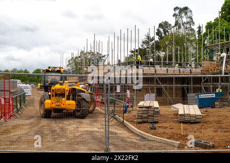 Windsor, Royaume-Uni. 19 mars 2024. De nombreux habitants de Windsor sont très déçus que le Royal Borough de Windsor et Maidenhead aient accordé un permis de construire de nouvelles maisons sur des terres agricoles à côté de Maidenhead Road à Windsor, Berkshire, ce qui signifie la perte d’un autre espace vert ouvert et d’un habitat faunique. Le développement est construit par Crest Nicholson et s'appelle Windsor Gate. Crédit : Maureen McLean/Alamy Live News Banque D'Images