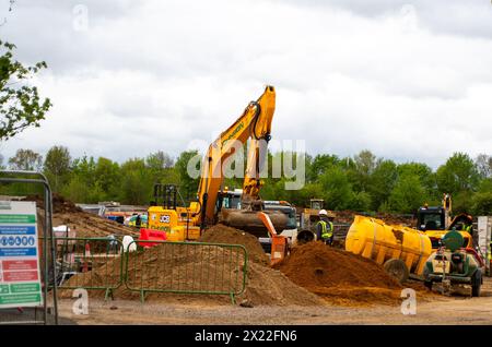 Windsor, Royaume-Uni. 19 mars 2024. De nombreux habitants de Windsor sont très déçus que le Royal Borough de Windsor et Maidenhead aient accordé un permis de construire de nouvelles maisons sur des terres agricoles à côté de Maidenhead Road à Windsor, Berkshire, ce qui signifie la perte d’un autre espace vert ouvert et d’un habitat faunique. Le développement est construit par Crest Nicholson et s'appelle Windsor Gate. Crédit : Maureen McLean/Alamy Live News Banque D'Images