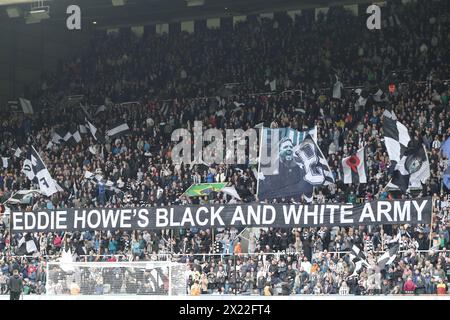 Les drapeaux WOR s'affichent sur le stand gallowgate - Newcastle United v West Ham United, premier League, St James' Park, Newcastle upon Tyne, Royaume-Uni - 30 mars 2024 usage éditorial uniquement - les restrictions DataCo s'appliquent Banque D'Images