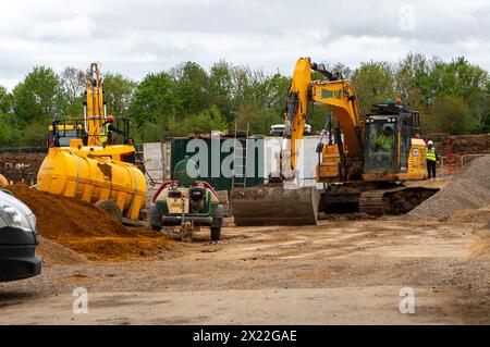 Windsor, Royaume-Uni. 19 mars 2024. De nombreux habitants de Windsor sont très déçus que le Royal Borough de Windsor et Maidenhead aient accordé un permis de construire de nouvelles maisons sur des terres agricoles à côté de Maidenhead Road à Windsor, Berkshire, ce qui signifie la perte d’un autre espace vert ouvert et d’un habitat faunique. Le développement est construit par Crest Nicholson et s'appelle Windsor Gate. Crédit : Maureen McLean/Alamy Live News Banque D'Images