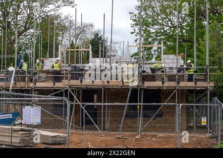 Windsor, Royaume-Uni. 19 mars 2024. De nombreux habitants de Windsor sont très déçus que le Royal Borough de Windsor et Maidenhead aient accordé un permis de construire de nouvelles maisons sur des terres agricoles à côté de Maidenhead Road à Windsor, Berkshire, ce qui signifie la perte d’un autre espace vert ouvert et d’un habitat faunique. Le développement est construit par Crest Nicholson et s'appelle Windsor Gate. Crédit : Maureen McLean/Alamy Live News Banque D'Images