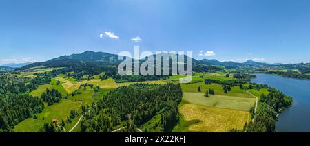 Sonniger Frühsommer am Allgäuer Alpenrand rund um den Grüntensee Ausblick auf das Allgäu am Grüntensee-Damm BEI Oy-Mittelberg i Oy-Mittelberg Grüntens Banque D'Images