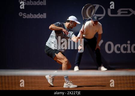 Barcelone, Espagne. 19 avril 2024. Horacio Zeballos (ARG) lors d'un quart de finale ATP 500 Barcelona Open Banc Sabadell 2024 match au Real Club de Tenis de Barcelona, à Barcelone, Espagne, le 19 avril 2024. Photo de Felipe Mondino crédit : Agence photo indépendante/Alamy Live News Banque D'Images