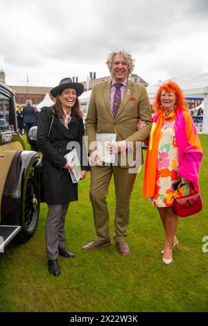 Londres, Royaume-Uni. 19 avril 2024. Rassemblement de records d'Aston Martin Valkyries au salon privé tenu dans les locaux de l'Hôpital Royal de Chelsea. Bentleys, Jaguars, Frazer Nashs exposés. Le plus grand rassemblement connu de 14 Aston Martin Valkyries étant le point culminant de la matinée. Crédit : Peter Hogan/Alamy Live News Banque D'Images