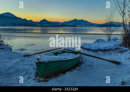 Lac Hopfensee en hiver, Allgaeu est, Souabe, Allemagne, Allgaeu est, lac Hopfensee, Bavière, Allemagne Banque D'Images