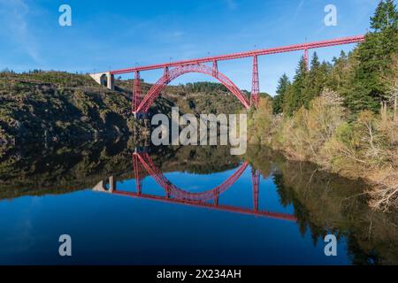 Le viaduc de Garabit, construit par Gustave Eiffel, dans le département du Cantal en France Banque D'Images