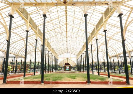 Maison de verre dans le jardin botanique de Lalbagh, Bengaluru, Karnataka, Inde. Banque D'Images