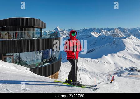 Skieurs au sommet du Nebelhorn (2224m), Oberstdorf, Allgaeu, Souabe, Bavière, Allemagne, Oberstdorf, Bavière, Allemagne Banque D'Images