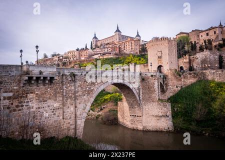 Vue vers la vieille ville de Tolède en Espagne Banque D'Images