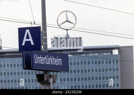 Bahnhof Untertürkheim, Mercedes-Stern auf dem Gebäude der Konzernverwaltung Mercedes-Benz Group AG - Zentrale. // Stuttgart, Baden-Württemberg, Deutschland, 11.04.2024 *** gare de Untertürkheim, Mercedes STAR sur le siège de Mercedes Benz Group AG à Stuttgart, Baden Württemberg, Allemagne, 11 04 2024 Banque D'Images