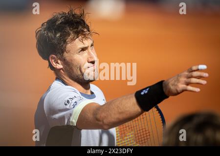 Barcelone, Espagne. 19 avril 2024. Casper Ruud (Norvège) célèbre sa victoire sur Matteo Arnaldi (Italie) lors d'un match de quart de finale ATP 500 Barcelona Open Banc Sabadell 2024 au Real Club de Tenis de Barcelona, à Barcelone, Espagne, le 19 avril 2024. Photo de Felipe Mondino crédit : Agence photo indépendante/Alamy Live News Banque D'Images