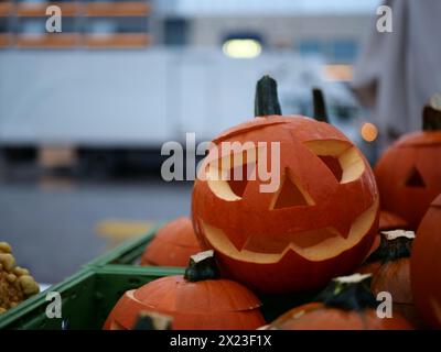 Une merveilleuse Jack-o'-lanterne ou lanterne à la citrouille sur une place du marché, Turku, Finlande Banque D'Images