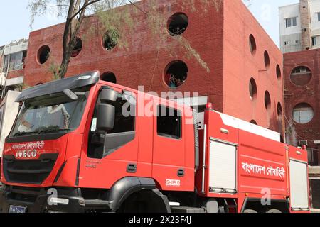 Dhaka, Bangladesh . 18 avril 2024. Une ambulance est vue à l'extérieur de l'hôpital pour enfants du Bangladesh, après un incendie causé par un climatiseur dans l'unité de soins intensifs cardiaques. Le 18 avril 2024, Dhaka, Bangladesh. (Photo de S A Masum/Eyepix Group/Sipa USA) crédit : Sipa USA/Alamy Live News Banque D'Images