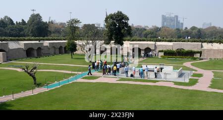 Delhi, États-Unis. 11 mars 2024. Le Raj Ghat est le mémorial du Mahatma Gandhi sur le site où il a été incinéré le 31 janvier 1948 après son assassinat. Le site est à Delhi, en Inde et est vu le 11 mars 2024. (Crédit image : © Mark Hertzberg/ZUMA Press Wire) USAGE ÉDITORIAL SEULEMENT! Non destiné à UN USAGE commercial ! Banque D'Images