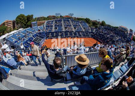 Barcelone, Espagne. 19 avril 2024. Vue de la foule pendant le tournoi de tennis Barcelona Open Banc de Sabadell au Reial Club de Tennis Barcelona à Barcelone, Espagne. Crédit : Christian Bertrand/Alamy Live News Banque D'Images