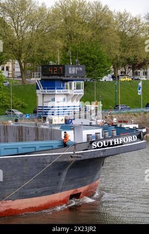 Pegelhaus am Vinckekanal, Hafen Ruhrort, Hafenmeister, Duisburg, NRW, Deutschland, Pegel Ruhrort *** Maison de jauge sur le canal de Vincke, Ruhrort Harbor, Harbor Master, Duisburg, NRW, Allemagne, Ruhrort Gauge Banque D'Images