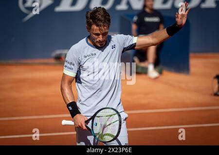 Barcelone, Espagne. 19 avril 2024. Casper Ruud (Norvège) célèbre sa victoire sur Matteo Arnaldi (Italie) lors d'un match de quart de finale ATP 500 Barcelona Open Banc Sabadell 2024 au Real Club de Tenis de Barcelona, à Barcelone, Espagne, le 19 avril 2024. Photo de Felipe Mondino/Sipa USA crédit : Sipa USA/Alamy Live News Banque D'Images