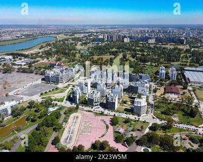 Vue aérienne du quartier olympique de Buenos Aires et du complexe de logements monobloc de Lugano Banque D'Images