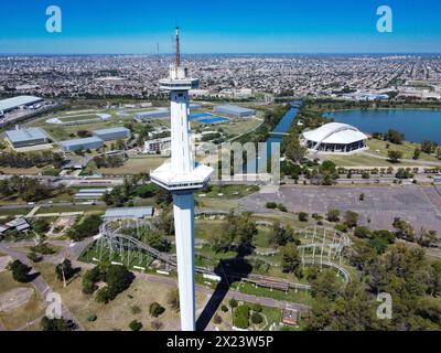 Tours spatiales abandonnées du parc de la ville Intereama et Roca Park à Lugano Buenos Aires une journée ensoleillée Banque D'Images