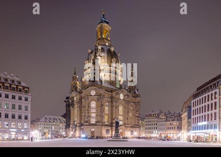 Hiver à Dresde Die Dresdener Altstadt mit ihren historischen Gebäuden. Neumarkt mit Frauenkirche. Dresde Sachsen Deutschland *** hiver à Dresde la vieille ville de Dresde avec ses bâtiments historiques Neumarkt avec Frauenkirche Dresde Saxe Allemagne Banque D'Images