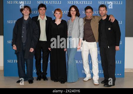 Rome, Italie. 19 avril 2024. Les acteurs assistent à la photocall du film 'Sei fratelli' au Cinéma Barberini. Crédit : SOPA images Limited/Alamy Live News Banque D'Images