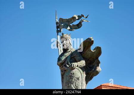 Leon, Espagne. Monument à Alphonse IX (1171-1230), roi de León et de Galice, réalisé par Estanislao García Olivares sur la place de Santo Martino Banque D'Images