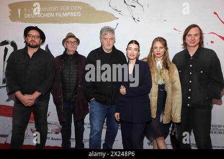 Hambourg Premiere Sterben Ronald Zehrfeld, Hans-Uwe Bauer, Matthias Glasner, Anna Bederke, Lilith Stangenberg, Lars Eidinger, Hambourg Premiere Sterben , Zeise Kinos Hamburg, 19.04.2024 *** Hambourg Premiere Sterben Ronald Zehrfeld, Hans Uwe Bauer, Matthias Glasner, Anna Bederke, Lilith Stangenberg, Lars Eidinger, Hamburg Premiere Sterben , Zeise Kinos Hamburg, 19 04 2024 Copyright : xEventpressxBecherx Banque D'Images