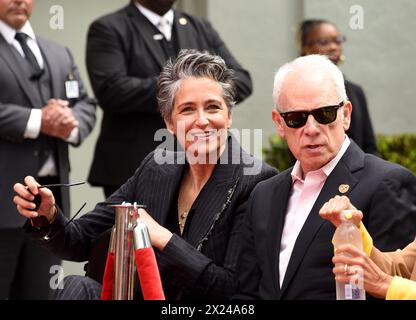 Hollywood, États-Unis. 19 avril 2024. Alexandra Hedison et Christopher Guest arrivant à la cérémonie Jodie Foster Hand Footprint dans le cadre du Festival du film classique TCM 2024 qui se tient au TCL Chinese Theatre à Hollywood, CA, le 19 avril 2024. © Janet Gough/AFF-USA.COM crédit : AFF/Alamy Live News Banque D'Images